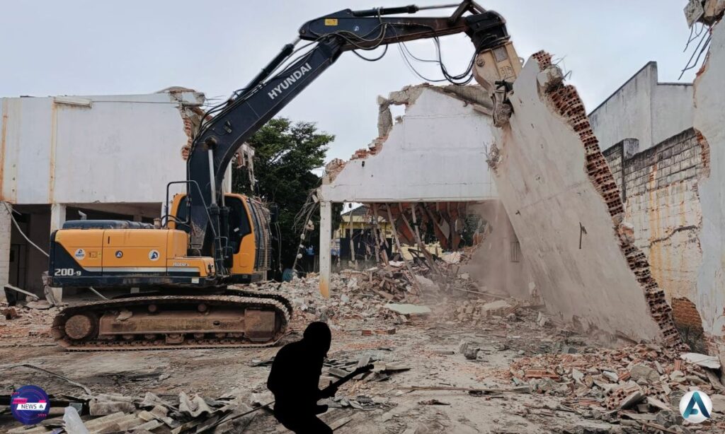 Obra de Demolição e Terraplanagem pela Fernandes Souza Demolidora