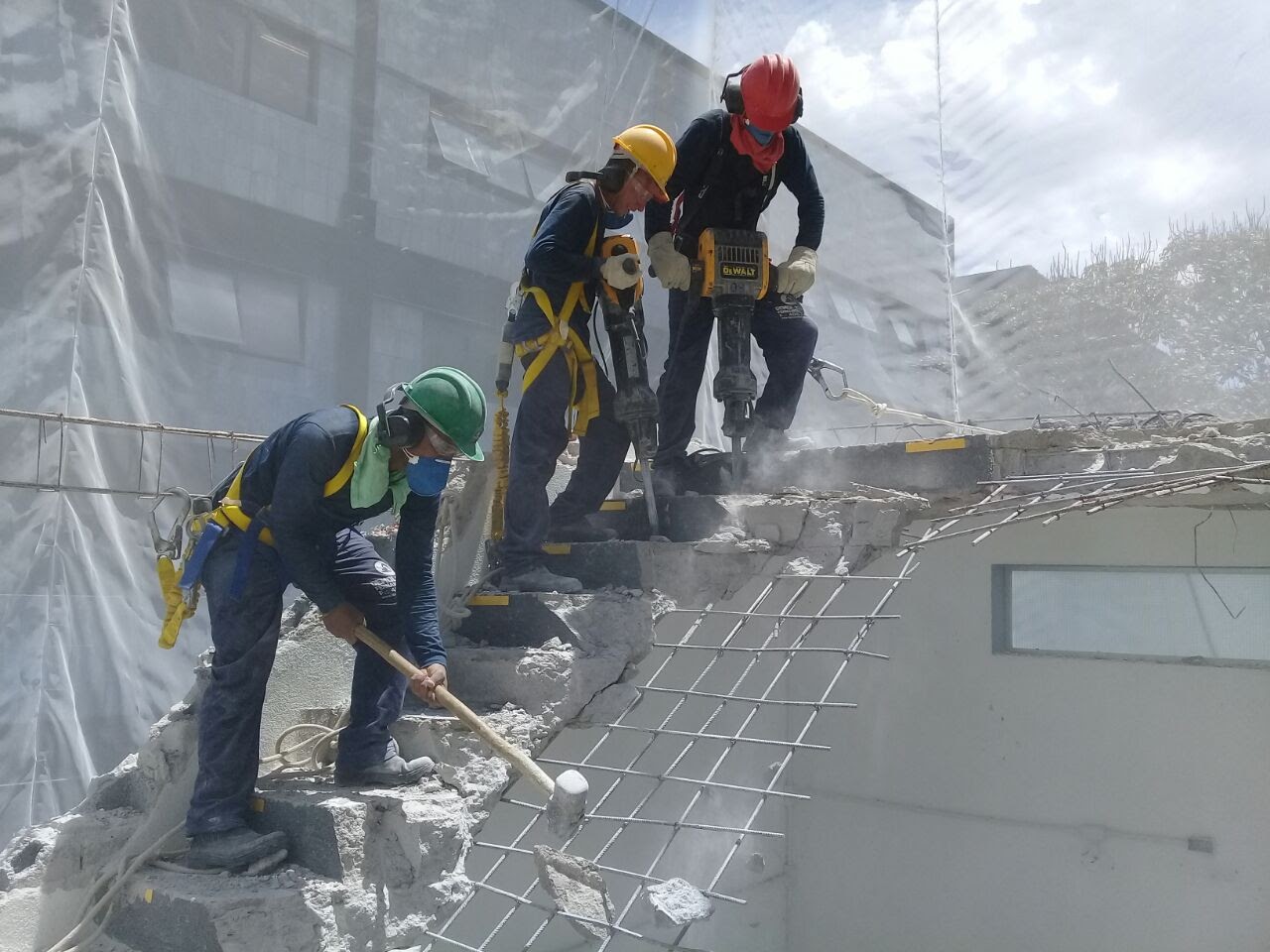 equipe-tecnica-especializada-martelete-epis-2017